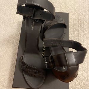 Brand new unworn size 41 brown Bottega Veneta heel
